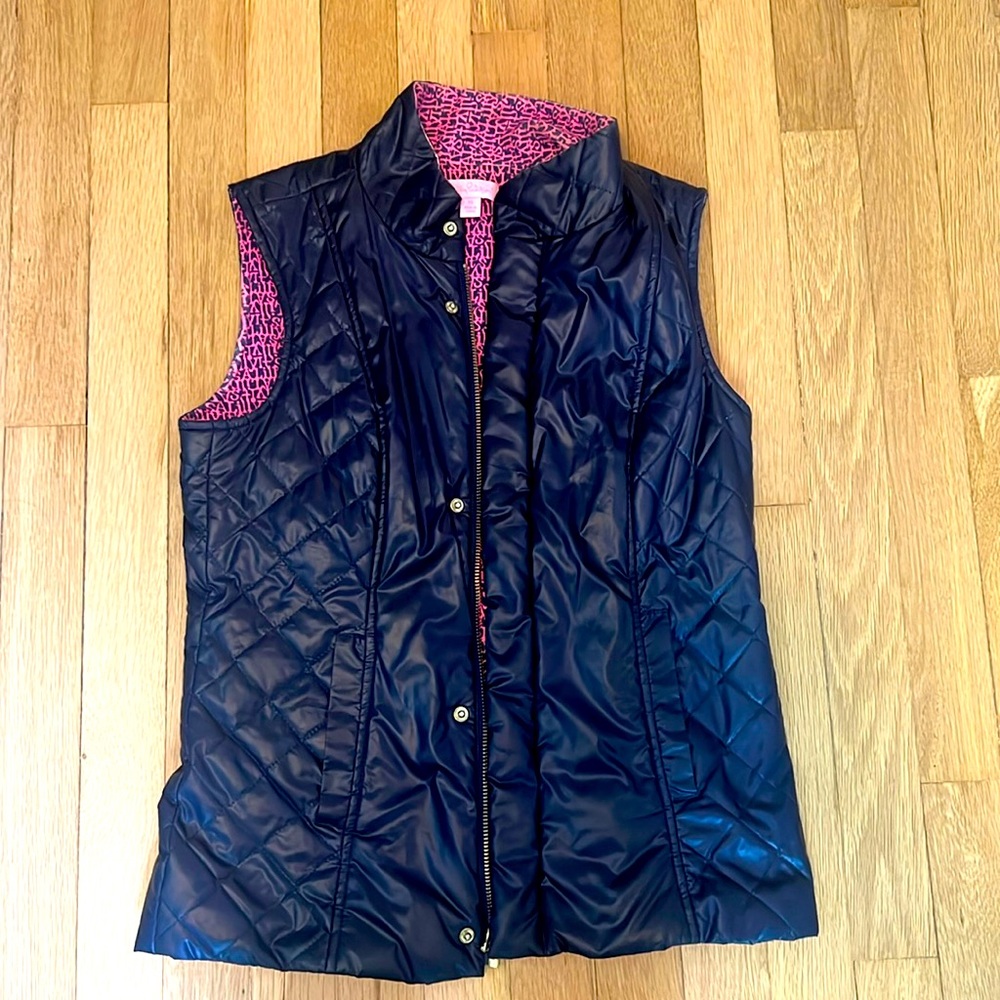 Lilly Pulitzer Light Vest- XS- Navy- Pink “It’s a Lilly” print lining